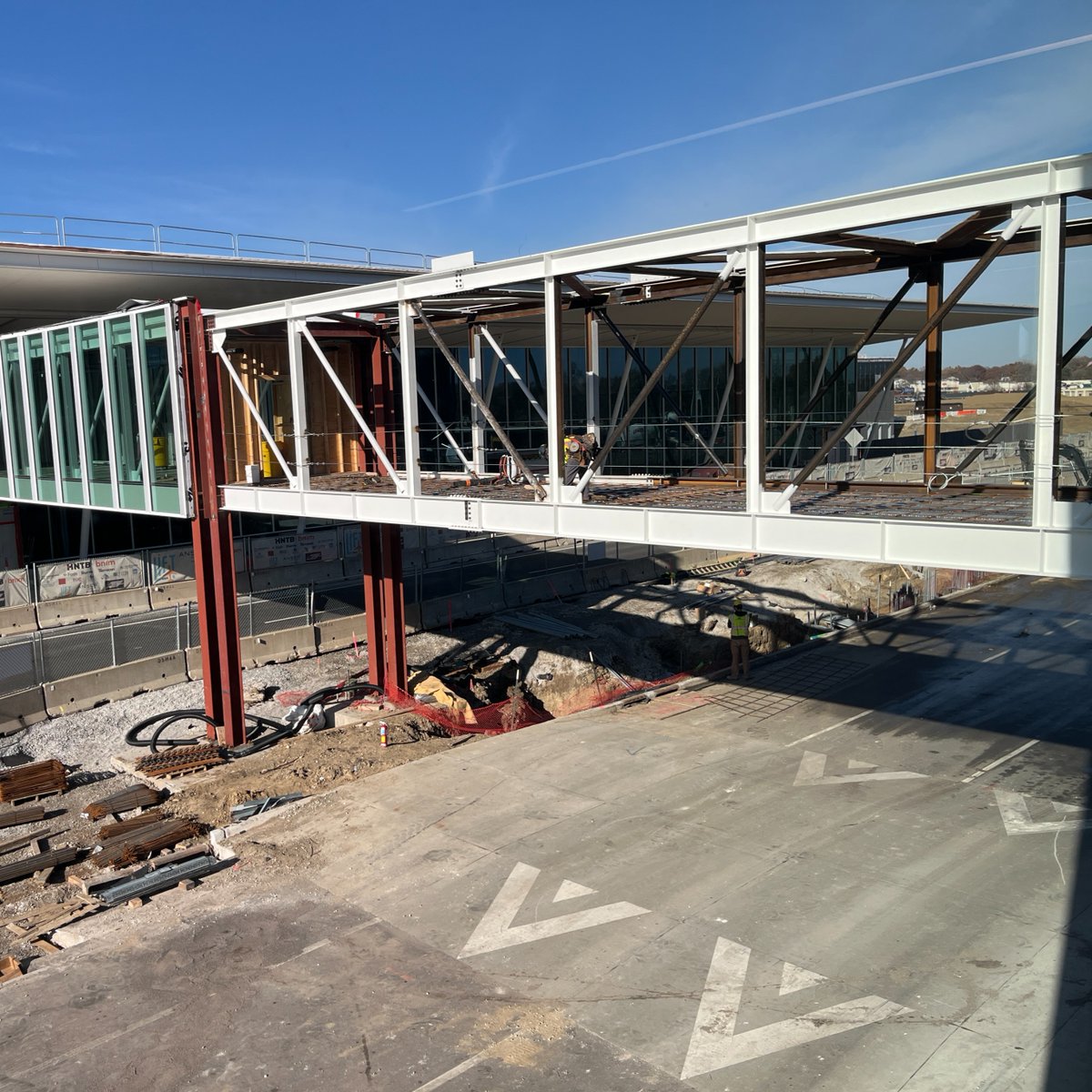 dsmairport's tweet photo. Construction on the Sky Walk is progressing quickly, transforming into what will soon be the main path from our parking garage into the new terminal. Here’s a peek at the work taking shape.
#FlyingProgress #flydsm https://t.co/yRb4P8SDJK
