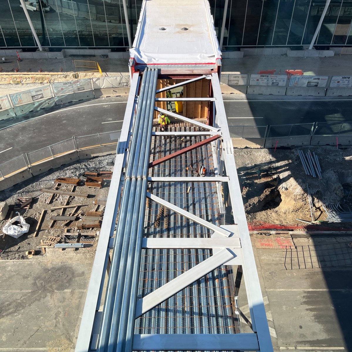 dsmairport's tweet photo. Construction on the Sky Walk is progressing quickly, transforming into what will soon be the main path from our parking garage into the new terminal. Here’s a peek at the work taking shape.
#FlyingProgress #flydsm https://t.co/yRb4P8SDJK