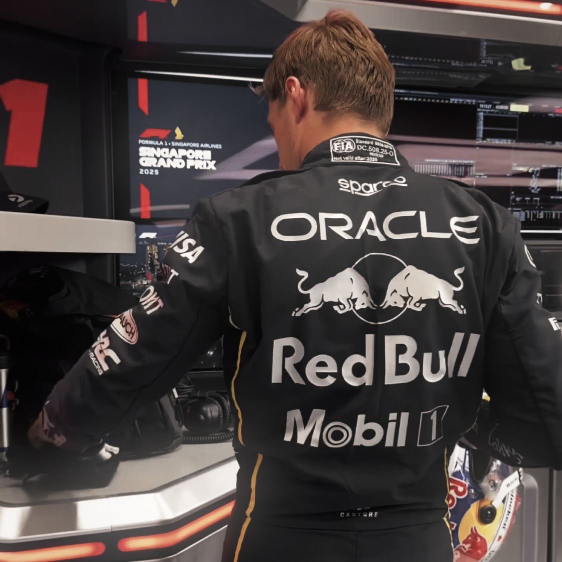 stappuccino's tweet image. sexy back suddenly started playing in the background