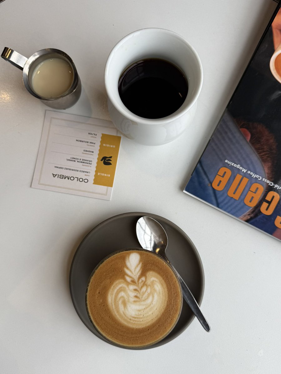 riesria's tweet image. 土曜の朝のカフェデート☕️