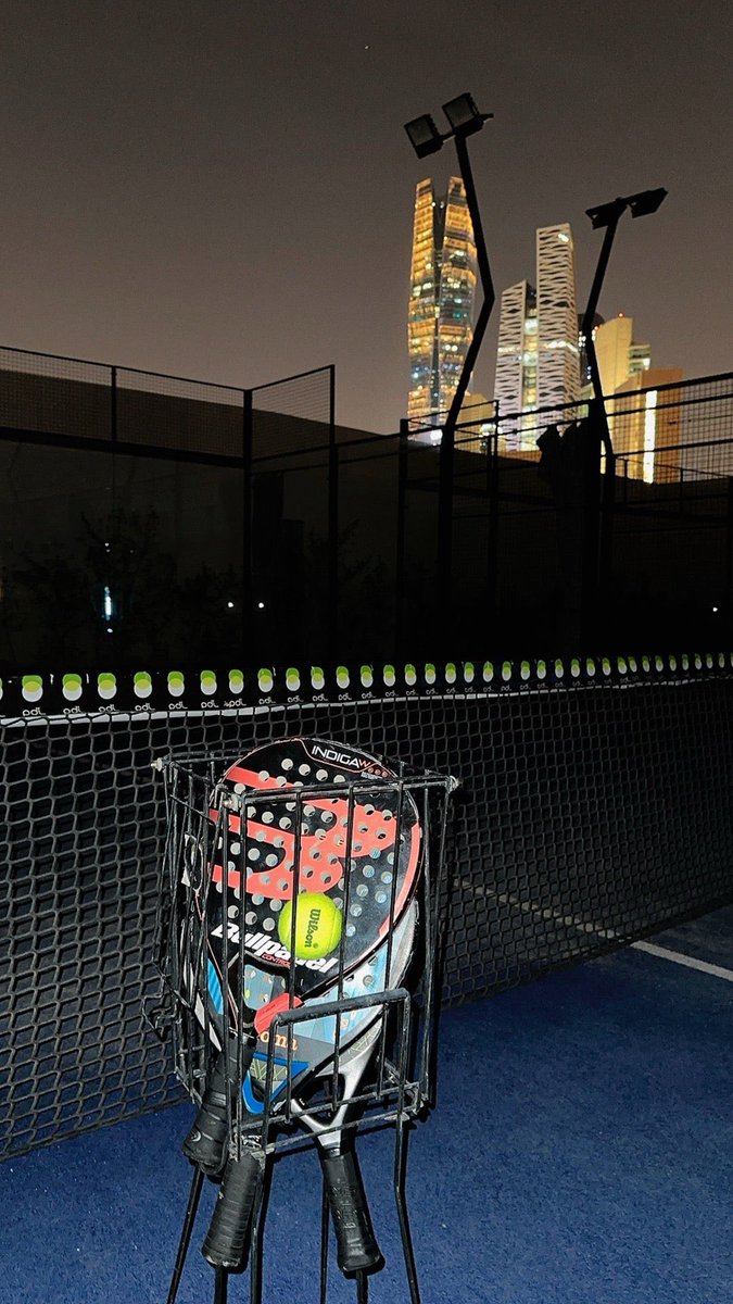 lfiik's tweet image. Late nights, fast lights