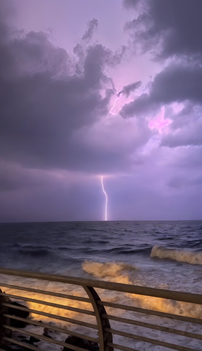 منظر البرق سبحان الله 😰