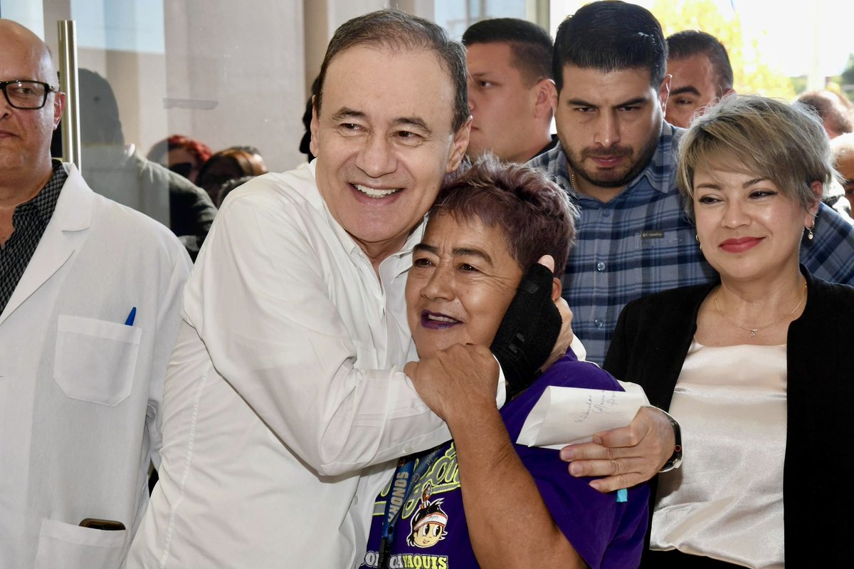 AlfonsoDurazo's tweet photo. En #Nogales ampliamos el Hospital de ISSSTESON para brindar atención a más de 31 mil derechohabientes.

La obra incluye nuevas camas censables y la apertura de unidades en Neurodesarrollo, Oftalmología y Otorrinolaringología.

Con nuevas especialidades y mayor capacidad operativa, seguimos acercando servicios de salud a todas las regiones del estado.