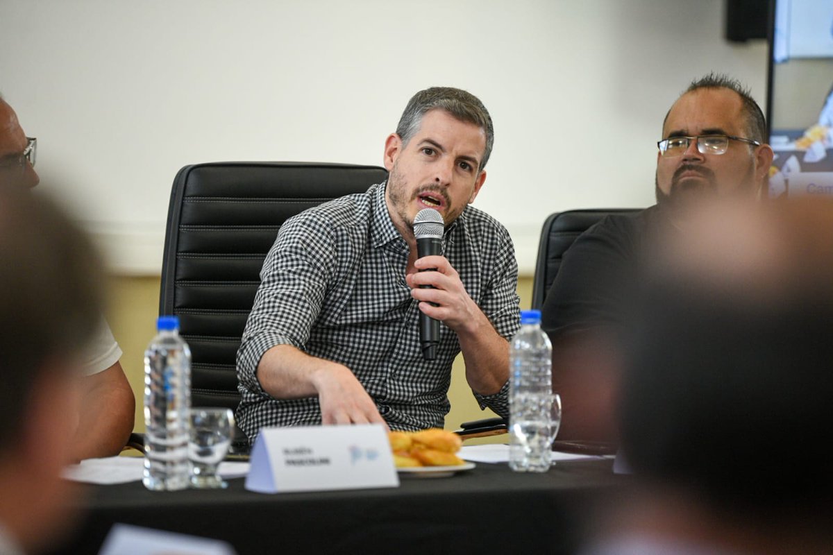 Rumbo al 1° Encuentro Internacional de Hábitat Popular

Los equipos del Ministerio, <a href="/OpisuPba/">OPISU PBA</a> y <a href="/MIGobiernoPBA/">MIGobiernoPBA</a>, encabezados por Rubén Pascolini, Anibal Portillo y Agustín Robla (+)