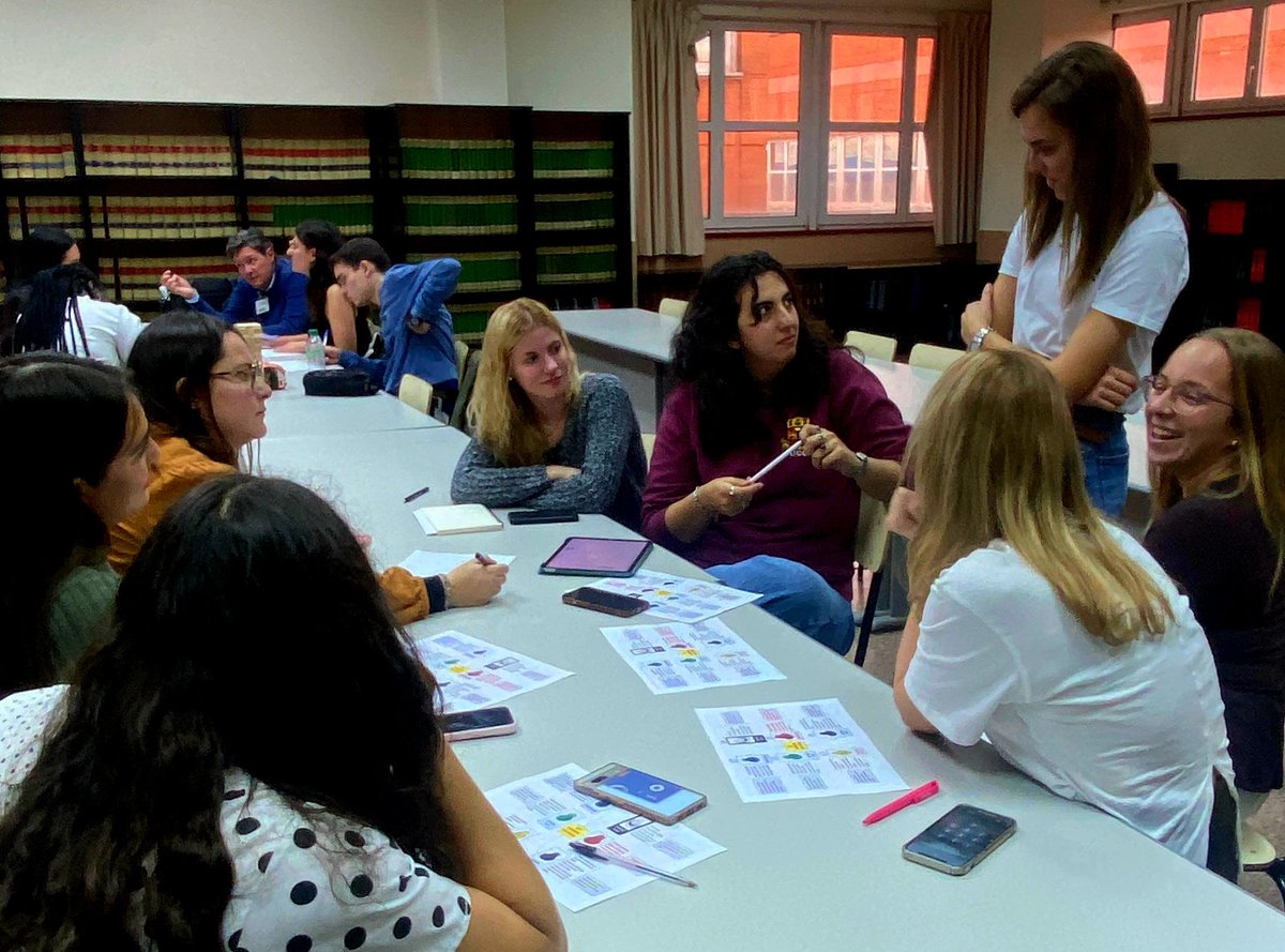 kriesgo's tweet image. Cada viernes tarde en el Programa UNIOVI INNOVATION SKILLS unioviinnovationskills.es compartimos con los estudiantes @uniovi_info herramientas y métodos de creatividad para co-crear soluciones a los retos de empresas con metodología participativa by @FIDACONSULTORES en acción 😉