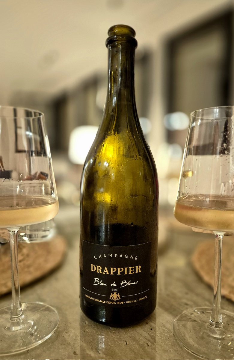 Vorneweg gab's Escargot und Champagner 🍾