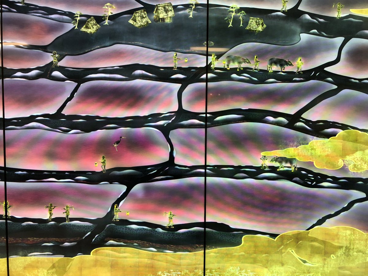 そういや、以前の会社にはチームラボの作品があったな。
デジタルで四季を感じさせる工夫が好きだった。