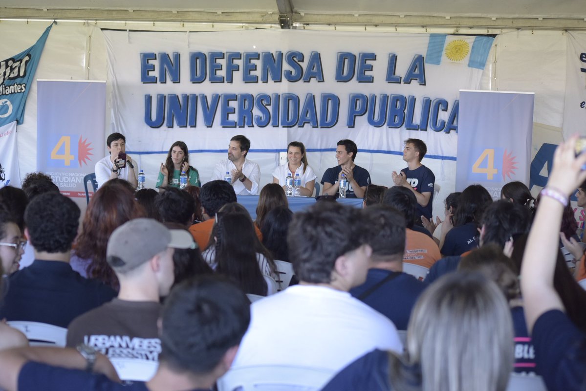 nkreplak's tweet image. ¡Cerramos el 4º Encuentro Nacional de Estudiantes de la Salud en #Olavarría! 

La ciudad bonaerense recibió a estudiantes de carreras de la salud de todo el país en una jornada de intercambio, discusión y debate.