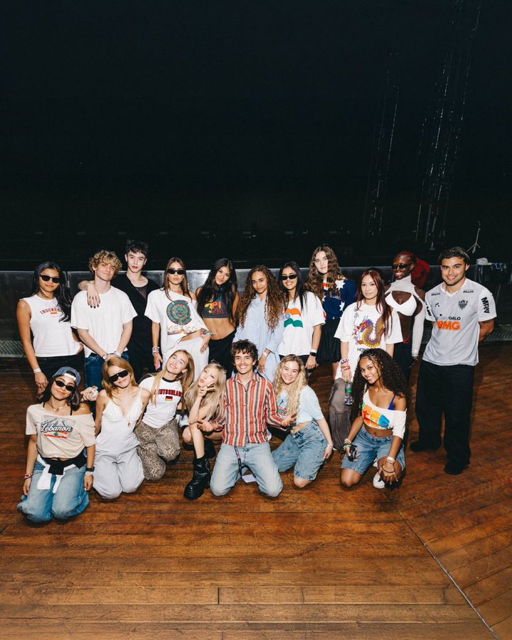 starsforsofya's tweet image. ainda sem acreditar que essa foto existe 😭