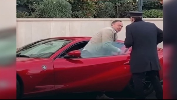 Што ги поврзува двајцата од фотографијата? За нашиот Саше Мијалков подоле во текстот.

Поранешниот француски претседател Саркози осуден на пет години затвор видовме како неговата сопруга Карла Бруни, со солзи во очите го испрати до затворот. Но, Саркози само што преспа во