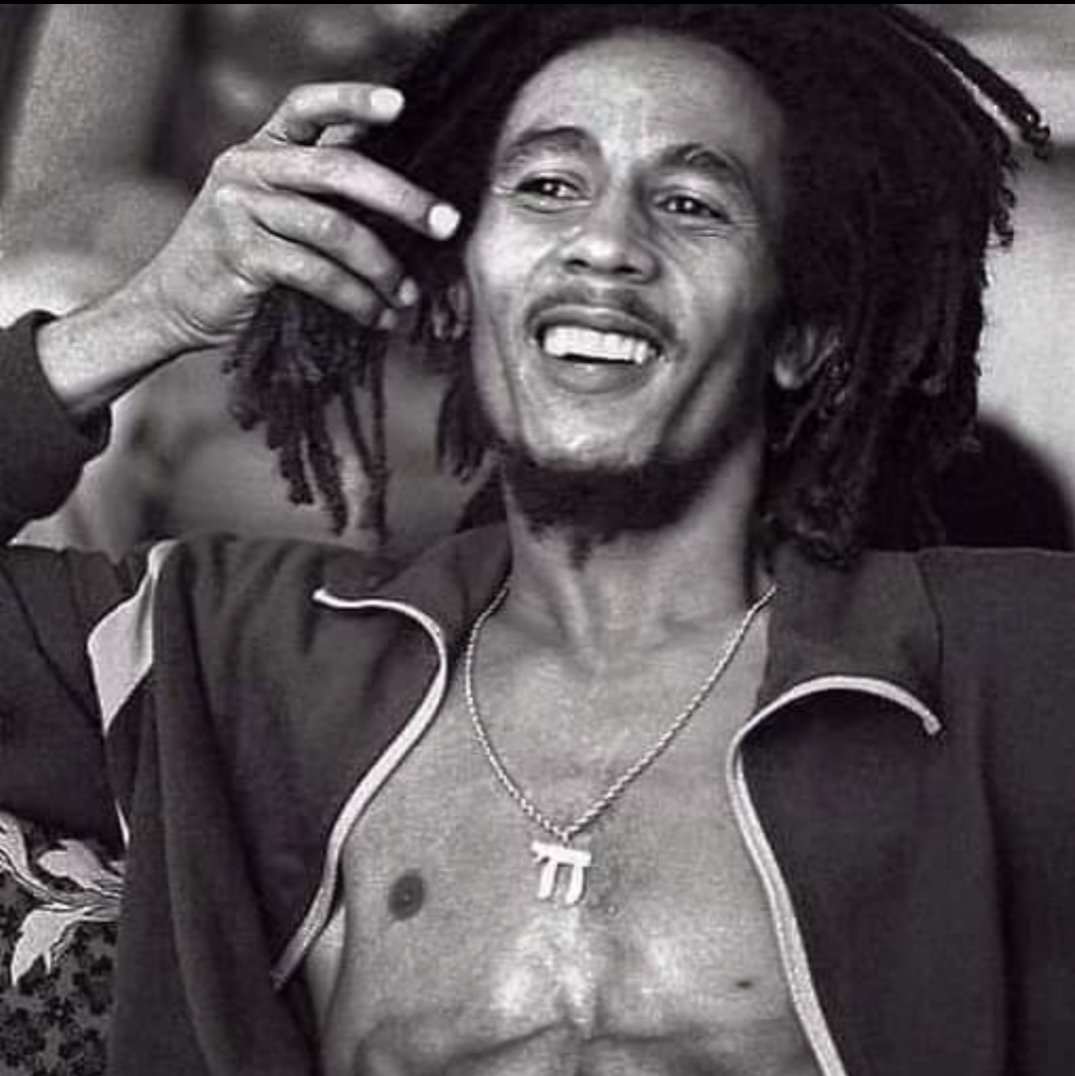 Grappig:
Je kunt géén antisemiet/Israël-hater én fan van #BobMarley tegelijk zijn!

Marley was overtuigd zionist...
🤭😅😬