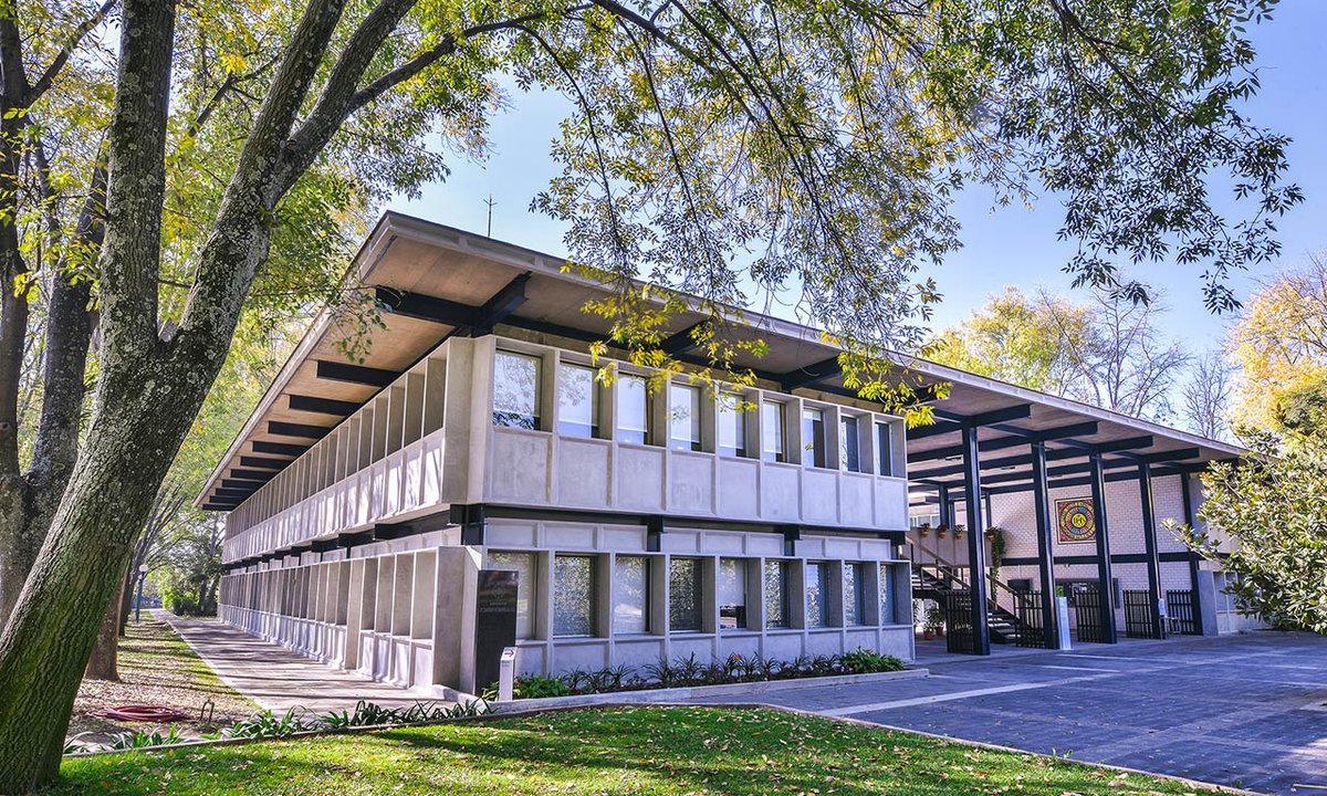 El Edificio Xavier Scheifler, SJ, del #ITESO, también conocido como Edificio R o de Rectoría, ha sido reconocido como Inmueble de Valor Artístico Relevante por <a href="/CulturaJalisco/">Cultura Jalisco</a>, con el aval de <a href="/bellasartesinba/">Instituto Nacional de Bellas Artes y Literatura</a>.
ite.so/ku8hk