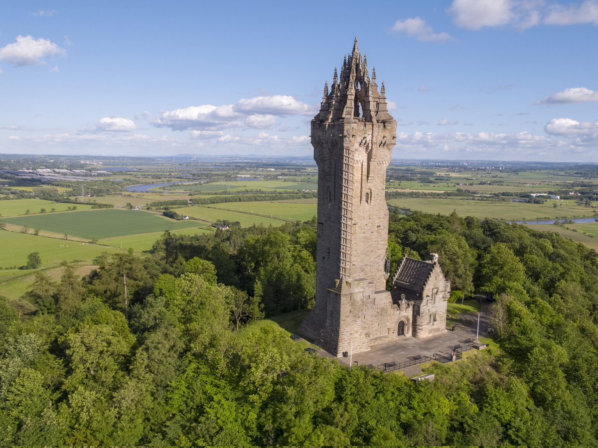 StarBegotten's tweet photo. @dungeoncraft It looks like the Wallace Monument in Stirling :D https://t.co/A9qhsKzM1q