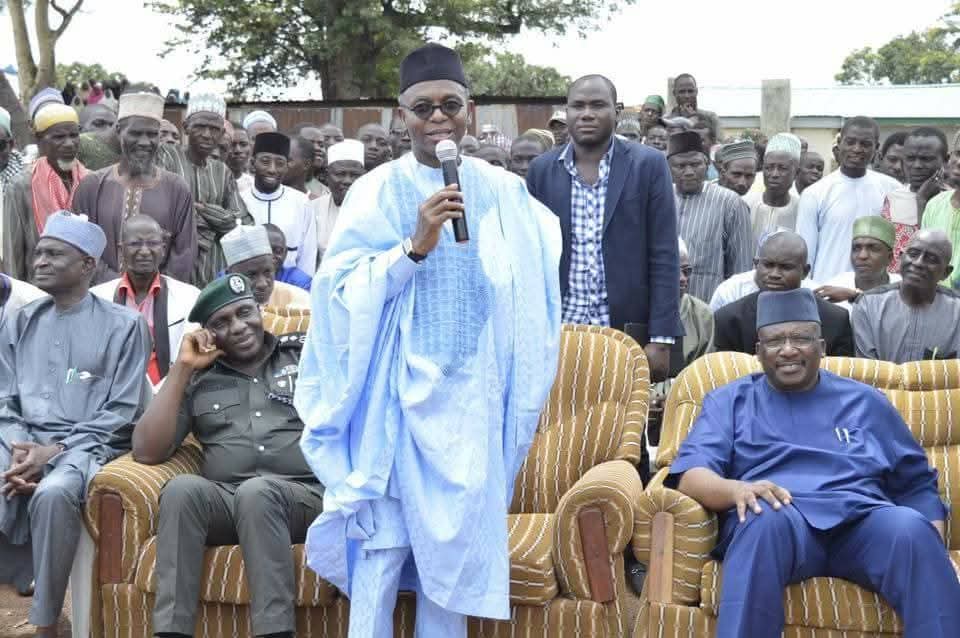 ElrufaiMedia's tweet image. They Have Governors, We Have Allah and the Poor, Says Nasir @elrufai in Zamfara!

El-Rufai has finished taking away the voters, even if the ballot box is brought out tomorrow, the poor will still bring the APC to the ground😅!!.
