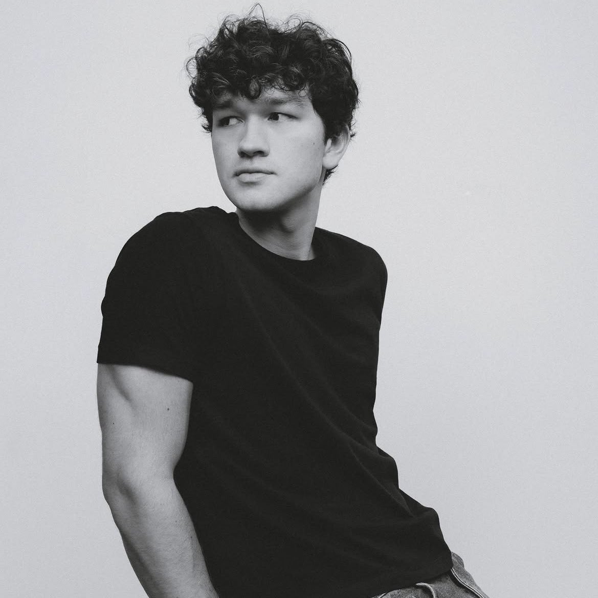 acervocharlieb's tweet image. O CHARLIE FEZ UM PHOTOSHOOT NOVO ISSO NÃO É UM TREINAMENTO E NEM MENTIRA DE ACERVO