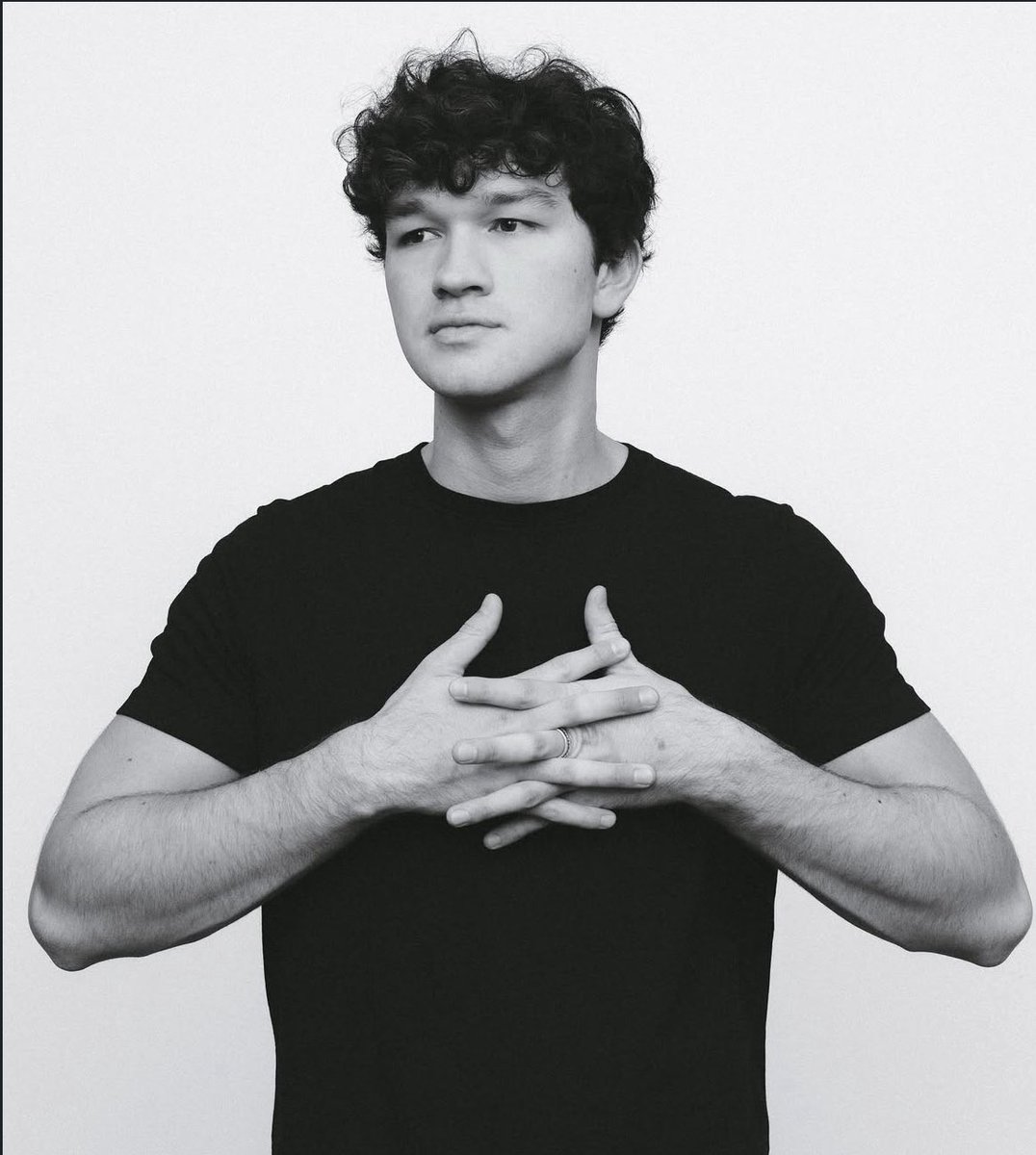 acervocharlieb's tweet image. O CHARLIE FEZ UM PHOTOSHOOT NOVO ISSO NÃO É UM TREINAMENTO E NEM MENTIRA DE ACERVO