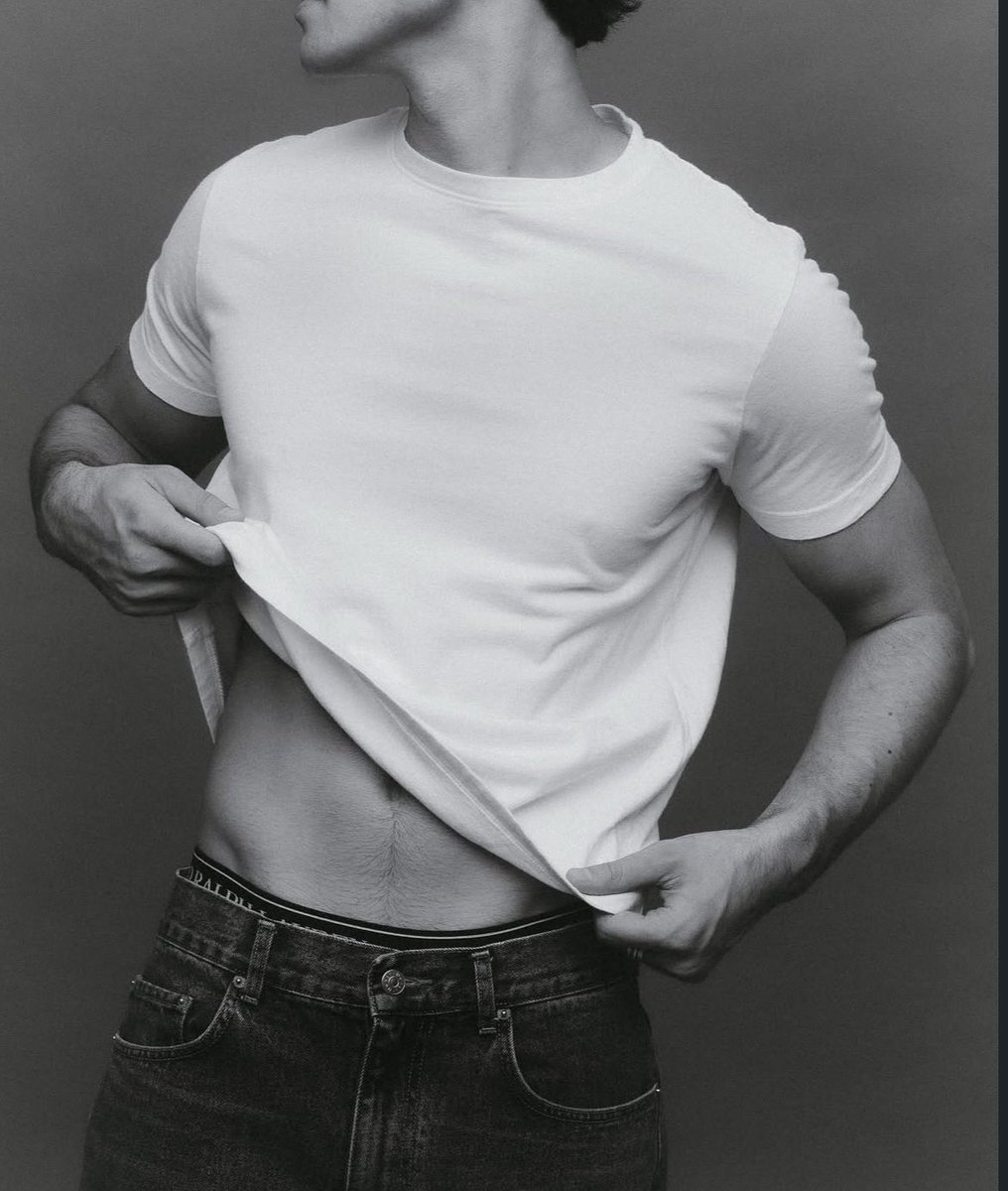 acervocharlieb's tweet image. O CHARLIE FEZ UM PHOTOSHOOT NOVO ISSO NÃO É UM TREINAMENTO E NEM MENTIRA DE ACERVO