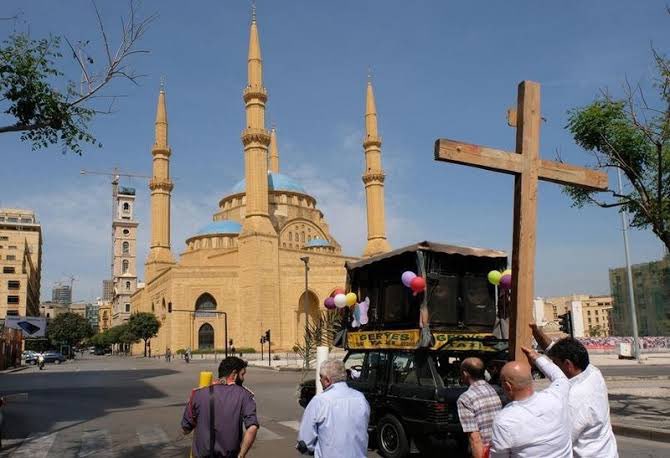 La visite du Pape #Leo__XIV au #Liban résonne comme un souffle d’#espoir pour un peuple étouffé par la #crise. Un appel au vivre-ensemble, cette richesse qui unit. Un cri pour la #paix dans une région où les droits humains cèdent aux intérêts politique 🕊️🇱🇧