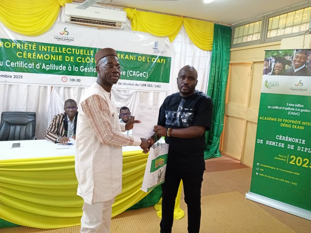 OAPI_TWIT's tweet image. 📍 #Ouagadougou | 14.11.2025
11 pros certifiés en gestion n collective des droits d’auteur par l’#APIDE, après 3 mois de formation à l’#IUFIC (Univ. Thomas SANKARA) &amp;amp; 1 stage au #BBDA.
👏 Bravo à la nouvelle promotion du #CAGeC  !
#PropriétéIntellectuelle #DroitsDAuteur 
#OAPI