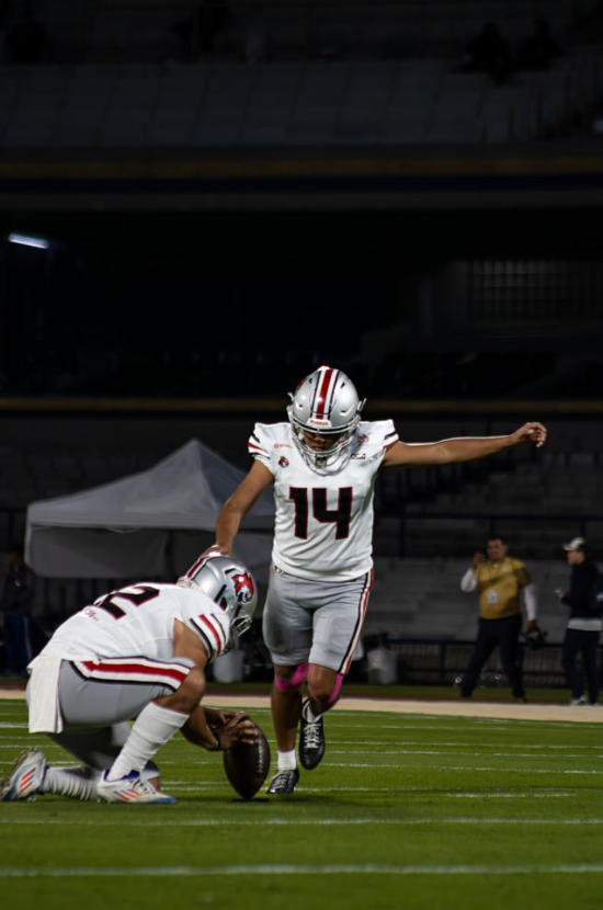 CoverCeroStats's tweet photo. Reconocimiento y mención a quien tuvo una EFEC en FG ATT del 100% (7-7)

K - #14 Josué Gonzáles - Linces UVM

Su FG más largo fue de 46 YDS en la semana 6 en el duelo vs Auténticos Tigres

📸 FB - Linces México https://t.co/IPtlGi1rcJ