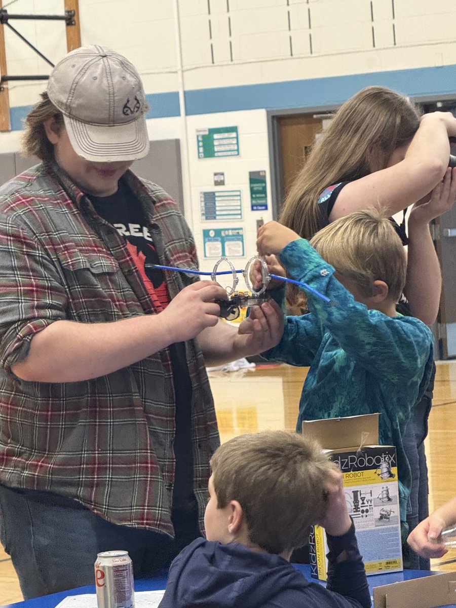 Big thanks to the High School Robotics Team for making SAC Fun Day extra awesome with their STEM and robotics demos!

#OwatonnaCommTogether #OwatonnaProud