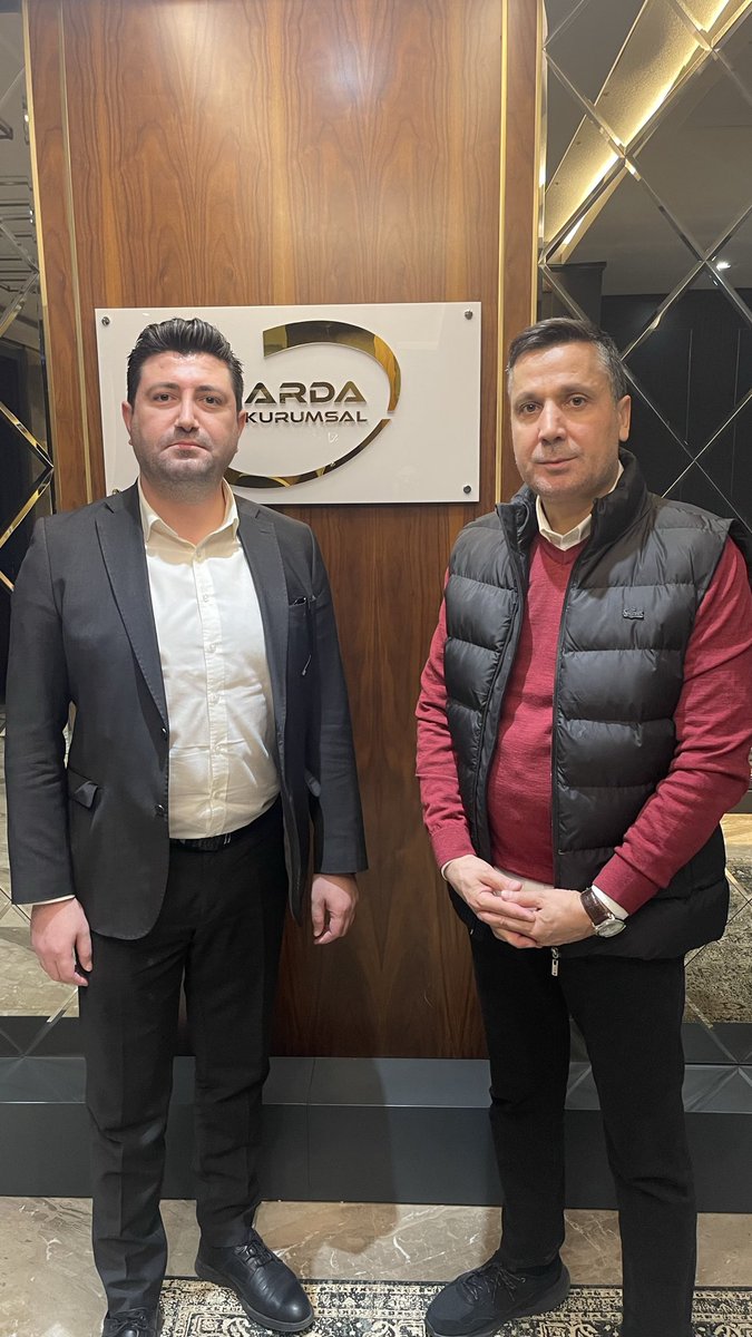 Değerli dostum ve kardeşim Usame Döner’i misafir ettik.
Sohbeti güzel , gönlü temiz , dostluğu kıymetli bir kardeşim. Kendisiyle geçirdiğimiz zaman hem bereketli hem de keyifliydi.
Nazik ziyaretleri için kendisine yürekten teşekkür ediyorum.🇹🇷