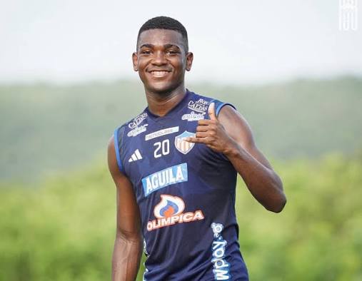 LaVozPotente98's tweet image. 🚨Joel Canchimbo(20) tiene varios pretendientes en el exterior, como lo contamos en el mes de octubre. 

ℹ️Equipos de México, Brasil y Europa están interesados en el joven.

↪️Será muy difícil que @JuniorClubSA lo retenga en este mercado de pases. 

#FPC #Junior #Barranquilla