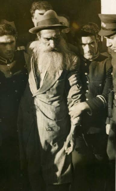 15 Kasım 1937 

Vatan haini Seyit Rıza'nın idam edilişinin yıl dönümü kutlu olsun. Türkiye Cumhuriyeti ilelebet var olsun.