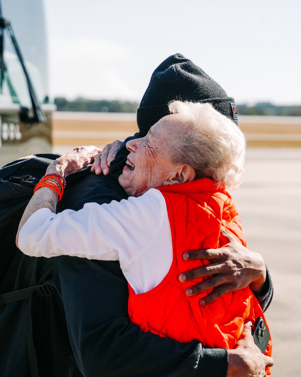 Don’t worry, the Mother of the Year was there for us when we left 🧡
