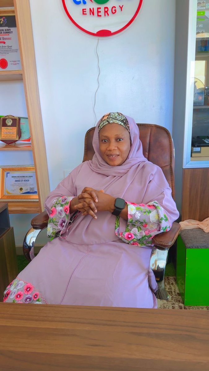 Mustyysp's tweet photo. Meet hajiya zanaib Ibrahim gyaryal the CEO ME-TECH currently serving as the regional business manager northeast to one of the renewable energy company cloud energy, Bauchi branch she also engage in community services which made her pick interest in providing for the community. https://t.co/9BOHkWF1eu