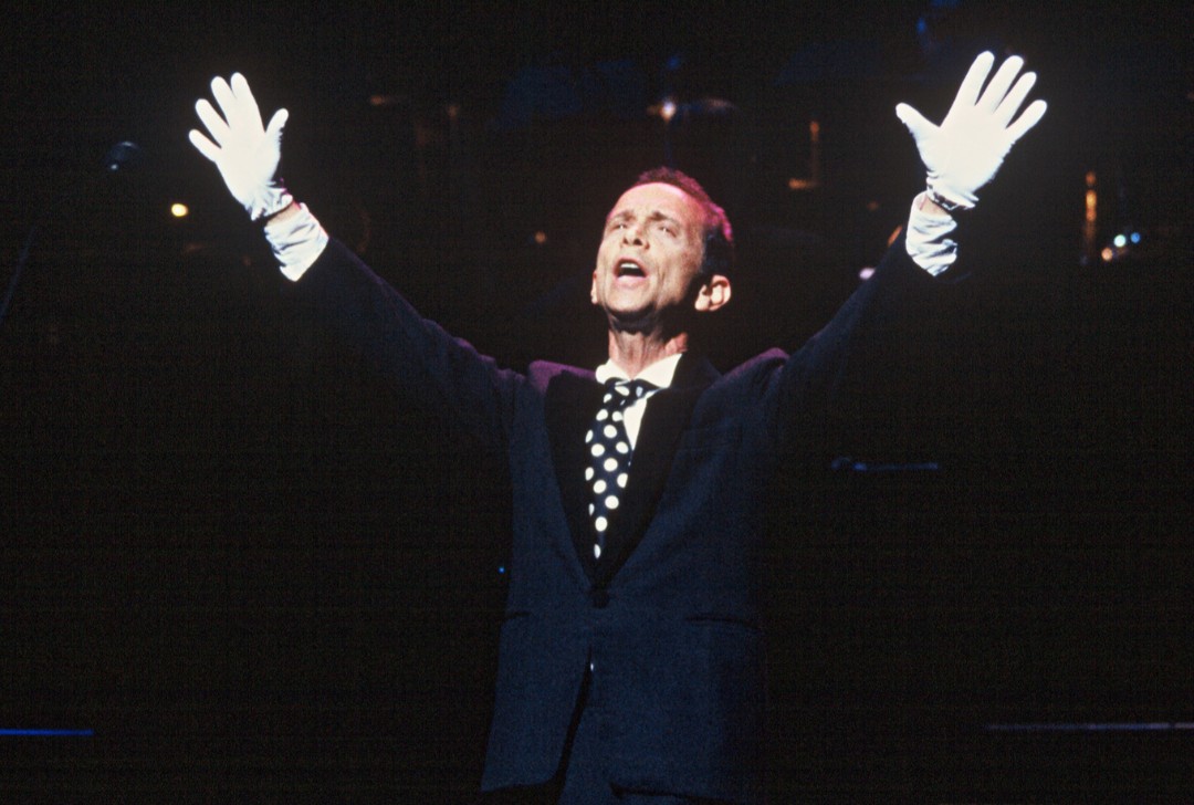 NYCityCenter's tweet image. As @chicagomusical celebrates an incredible 29 years on Broadway, we're looking back on where this production started... New York City Center!

Bebe Neuwirth, Ann Reinking, Joel Grey, James Naughton, and MORE gave it that razzle dazzle from day one. 

Congrats @chicagomusical!