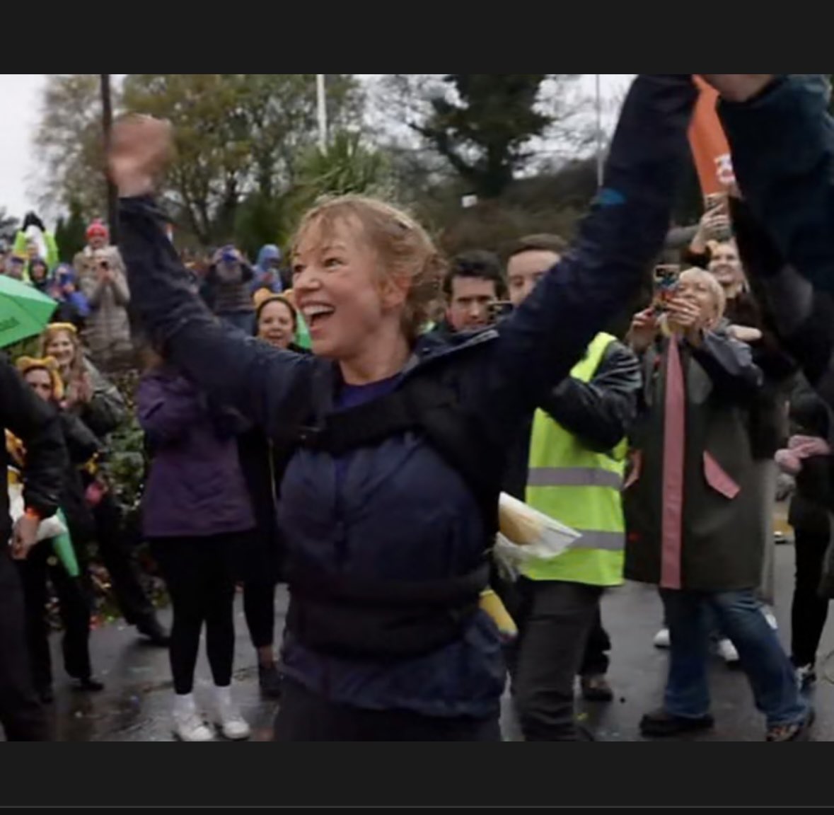 Amanda Stewart tweet media