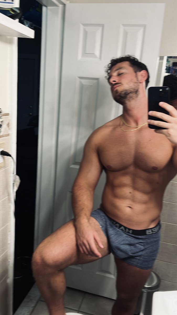 Genuinely curious where my follower demographic is at 

RT if your a Bottom
Fave if your versatile 
Quote if your a top