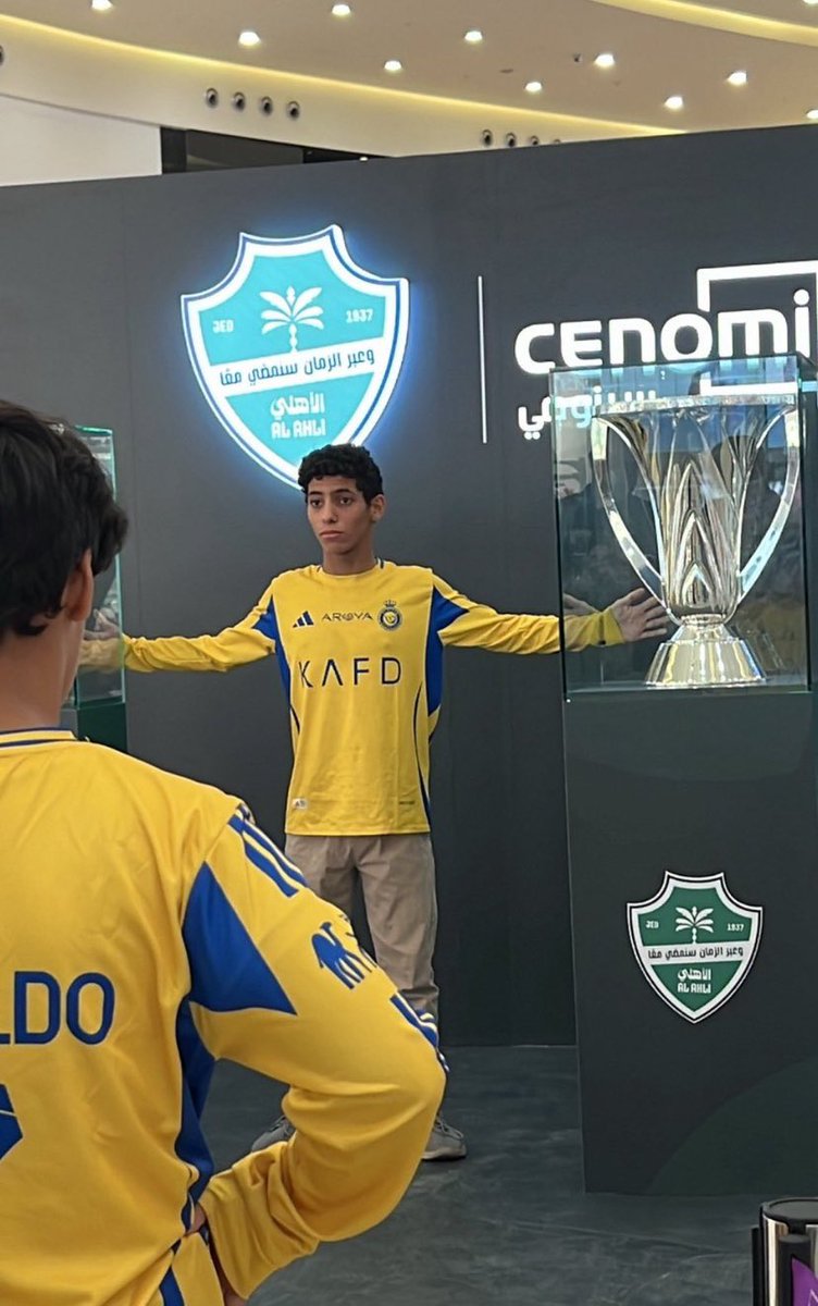 ونرجع لمحور حديثنا تخيل ياخي ناديك يوصلك للحرمان ذا وفي زمن الصندوق ويخليك تروح بالدور تتصور مع منجزات غيرك لانه ماهو كفو يحققها ياخي والله احراج