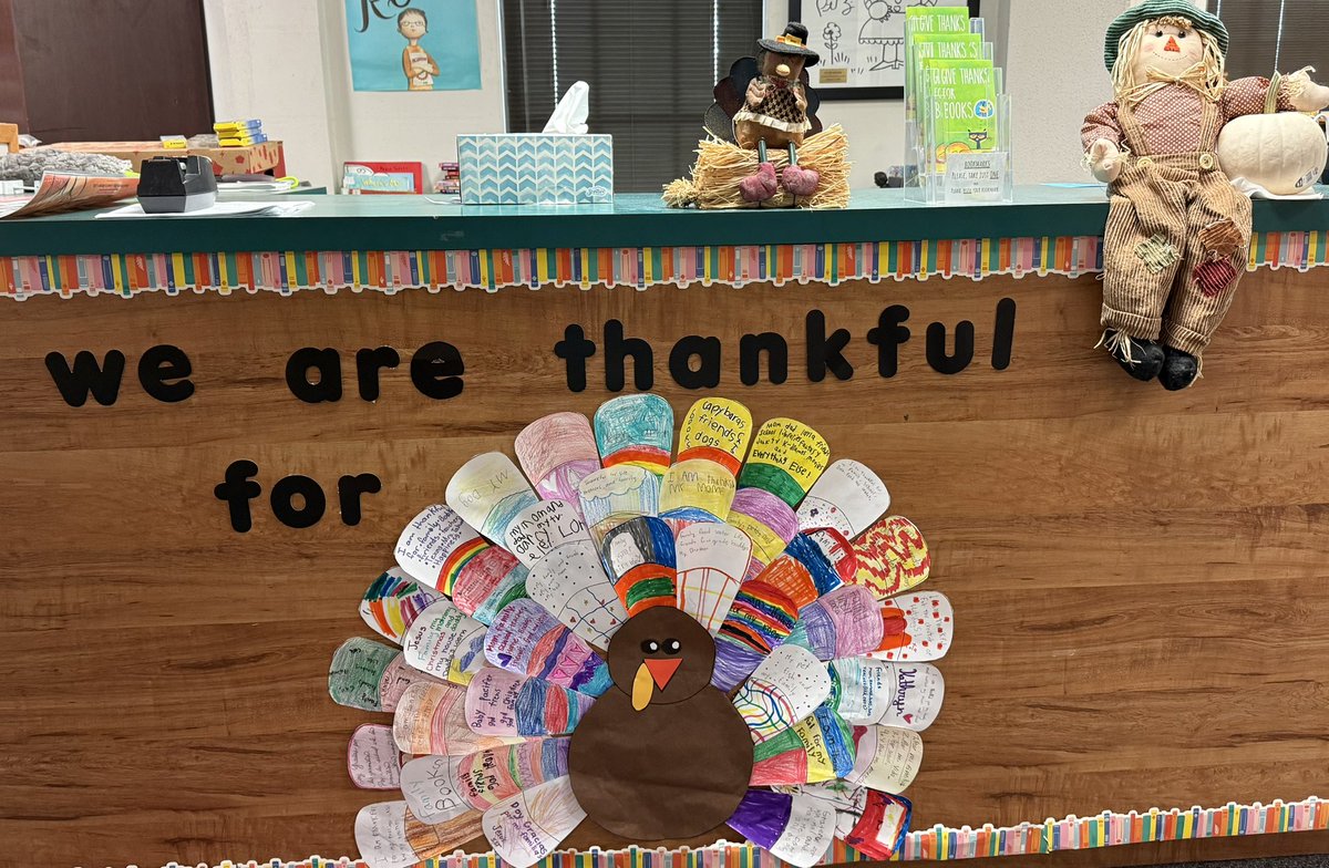 LibraryAHCES's tweet image. After reading the book Thankful for our 1st-5th grade Library Nights, I asked my  students to write down what  they’re thankful for on a turkey feather. Our  Library turkey 🦃came out very purrrrrty🥹🤎.The feathers will be laminated &amp;amp; turned into a keep sake from our two nights.