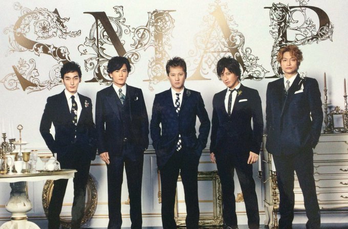 SMAPがいた頃の紅白で大御所と言えば北島三郎さんや五木ひろしさんや森進一さんや布施明さんや郷ひろみさんや和田アキ子さんや小林幸子さんたちだったけどSMAPは誰の横に立とうが見劣りはしなかった。
キャリアの差を感じさせない貫禄とスター性と覇王感があった。
そこに【SMAPの本当の凄さ】がある。