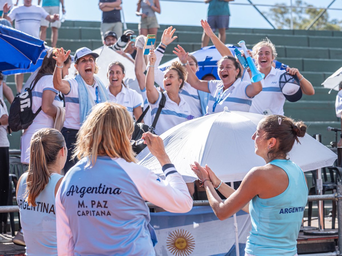 AATenis's tweet image. Ganar en casa es hermoso 🤩

🇦🇷 3️⃣ - 0️⃣ 🇸🇰