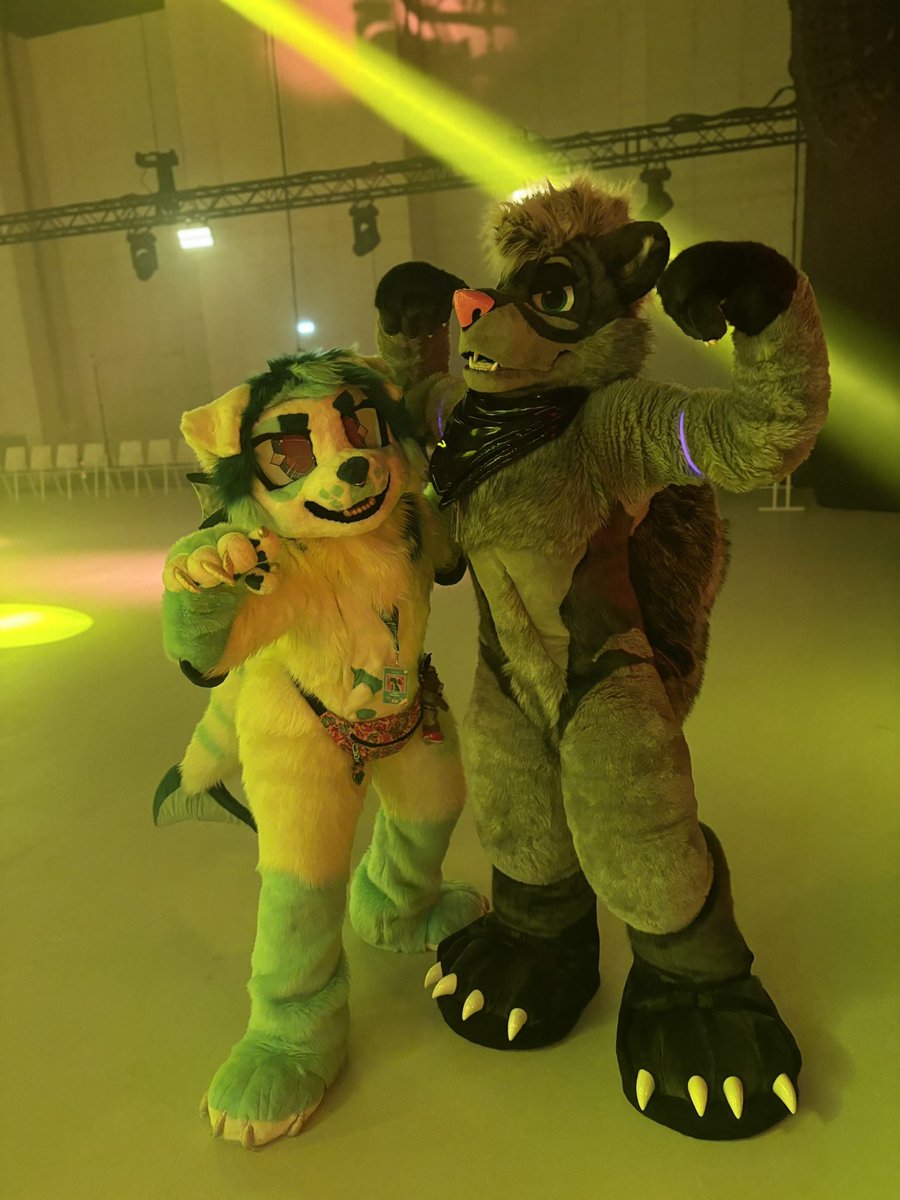 bad boyz in your area ‼️

#fursuitfriday pic w/ <a href="/shawn_sk1/">shawn skunk</a> 🖤