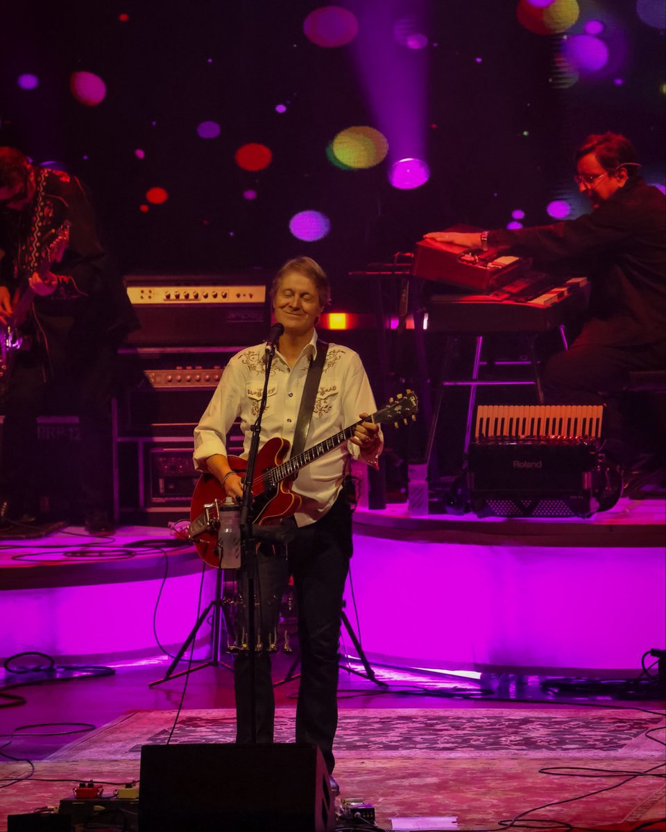 It was amazing to see <a href="/BlueRodeo/">Blue Rodeo</a> absolutely thrill at tonight’s show at the First Ontario Concert Hall, part of their 40th anniversary tour!! 🤯😍

📸: steph.snapephotos