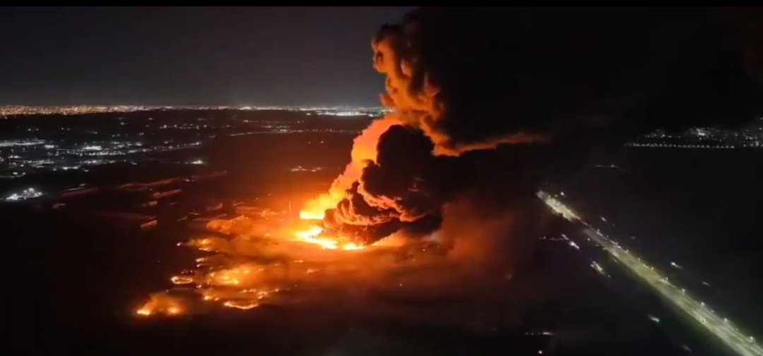 Lapidario1981's tweet photo. Sinteplast lanzó la bomba atómica. https://t.co/XPit4meCMG