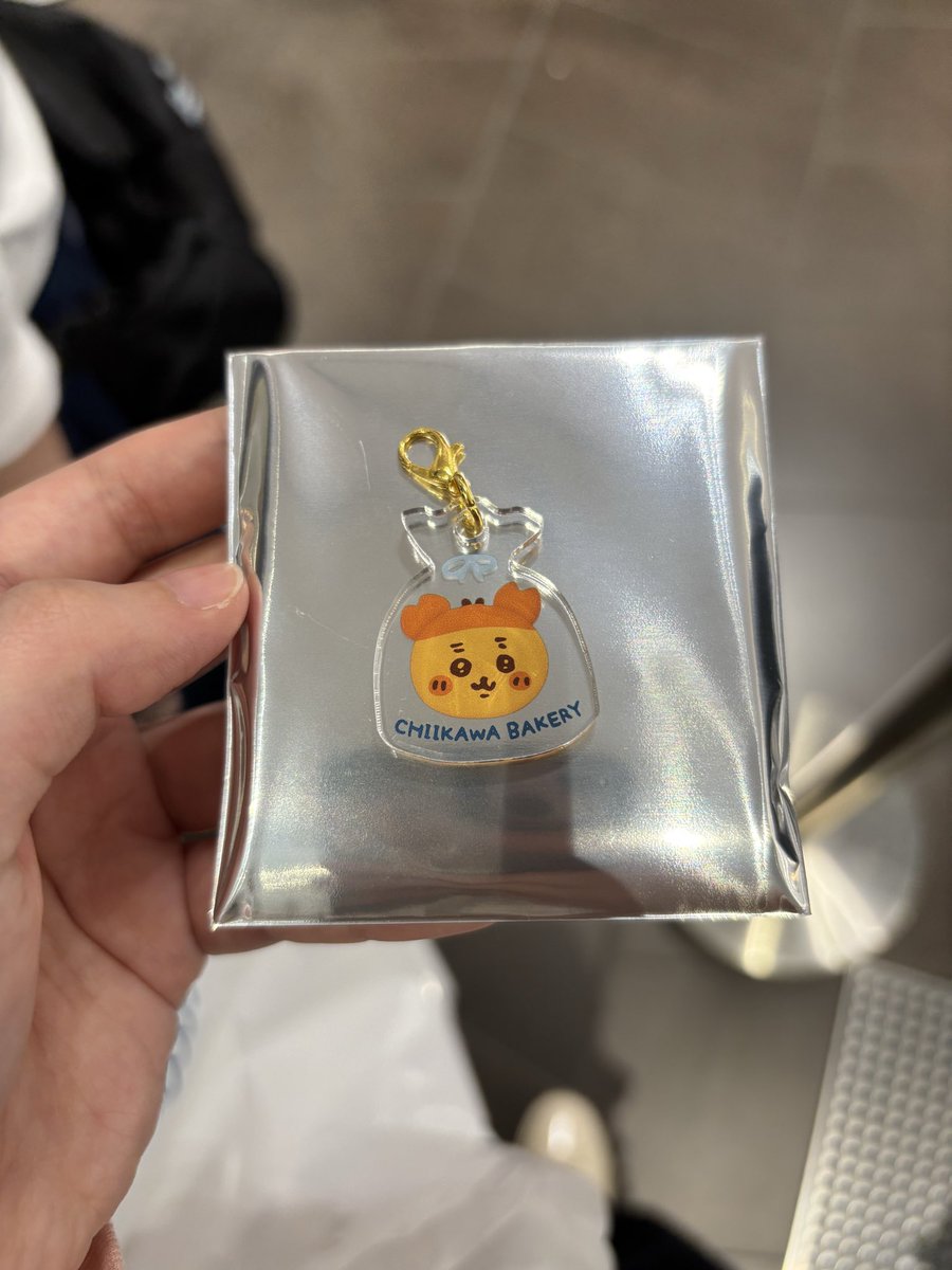 candypop_09's tweet photo. ちいかわベーカリー　トレーディングミニアクリルチャーム

譲　カニちゃん　古本屋
求　モモンガ

郵送での交換をお願いいたします
よろしくお願いいたします。 https://t.co/JJT9Ftvkn9