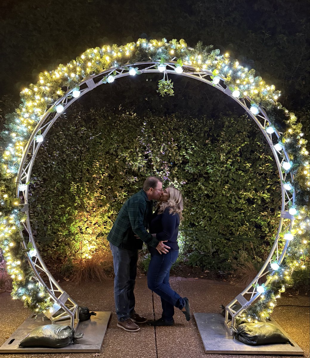 ToniZagent's tweet photo. Dine at the Glow and Garden Glow '25 (A winter wonderland in 74 degree weather; so I guess  Mele Kalikimaka.) #mobotgarden #gardenglow #toowarmforthis #allthestlthings #allthestlthingsholidayedition #tonizagent #tonizagentstl #familytraditions #annualoutings https://t.co/dZsE4Im3CR