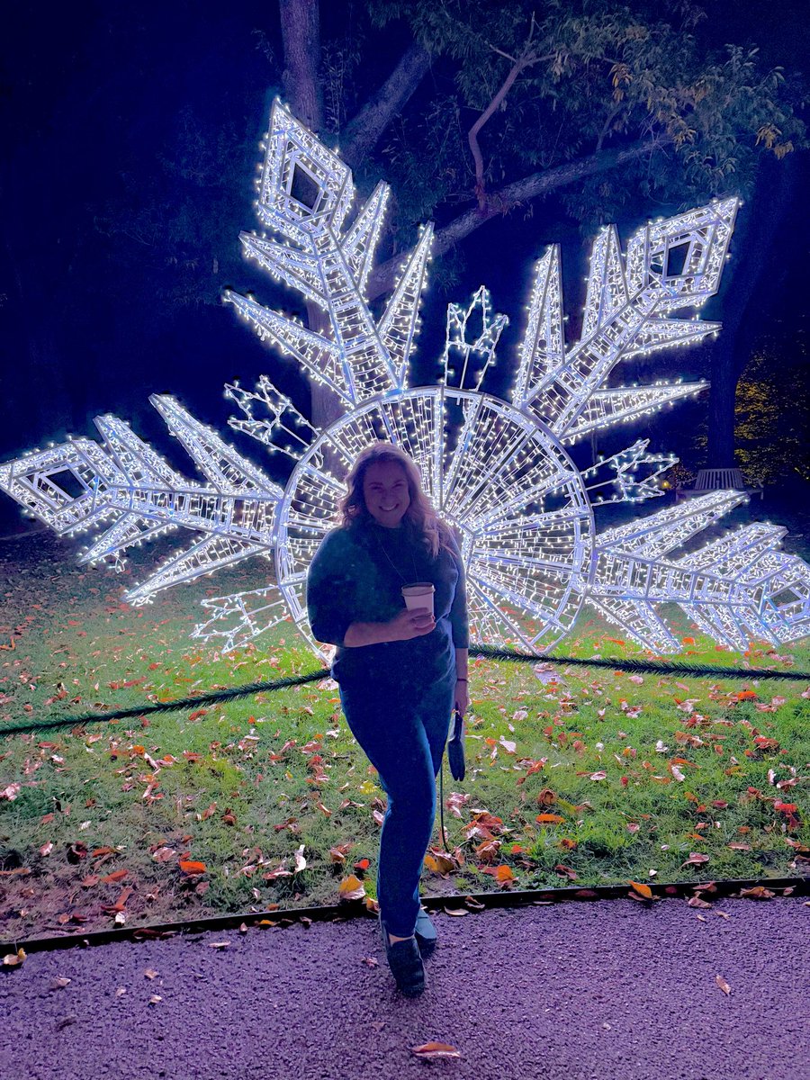 ToniZagent's tweet photo. Dine at the Glow and Garden Glow '25 (A winter wonderland in 74 degree weather; so I guess  Mele Kalikimaka.) #mobotgarden #gardenglow #toowarmforthis #allthestlthings #allthestlthingsholidayedition #tonizagent #tonizagentstl #familytraditions #annualoutings https://t.co/dZsE4Im3CR