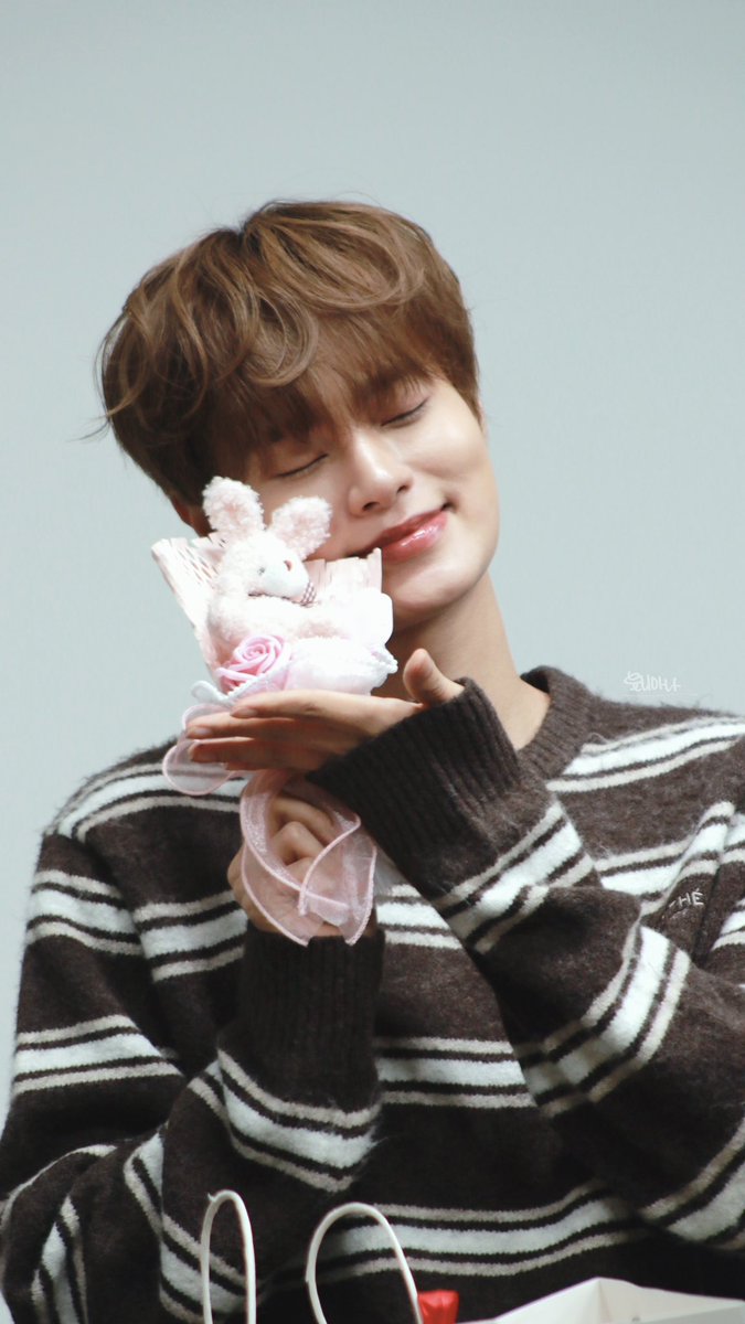 🐹🐿️🐦🦦

251108 뮤직아트 대면
#웅아이거
#동동아_이것좀봐_💙
#찌니선물 #찌니꺼
#율휘픽쳐스