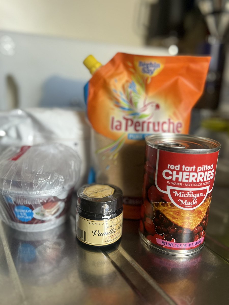 sankakucoffee's tweet image. 微粒子グラニュー糖、カソナード、マスカルポーネ、バニラペースト、サワーチェリー。
午後からボチボチ仕込みます。