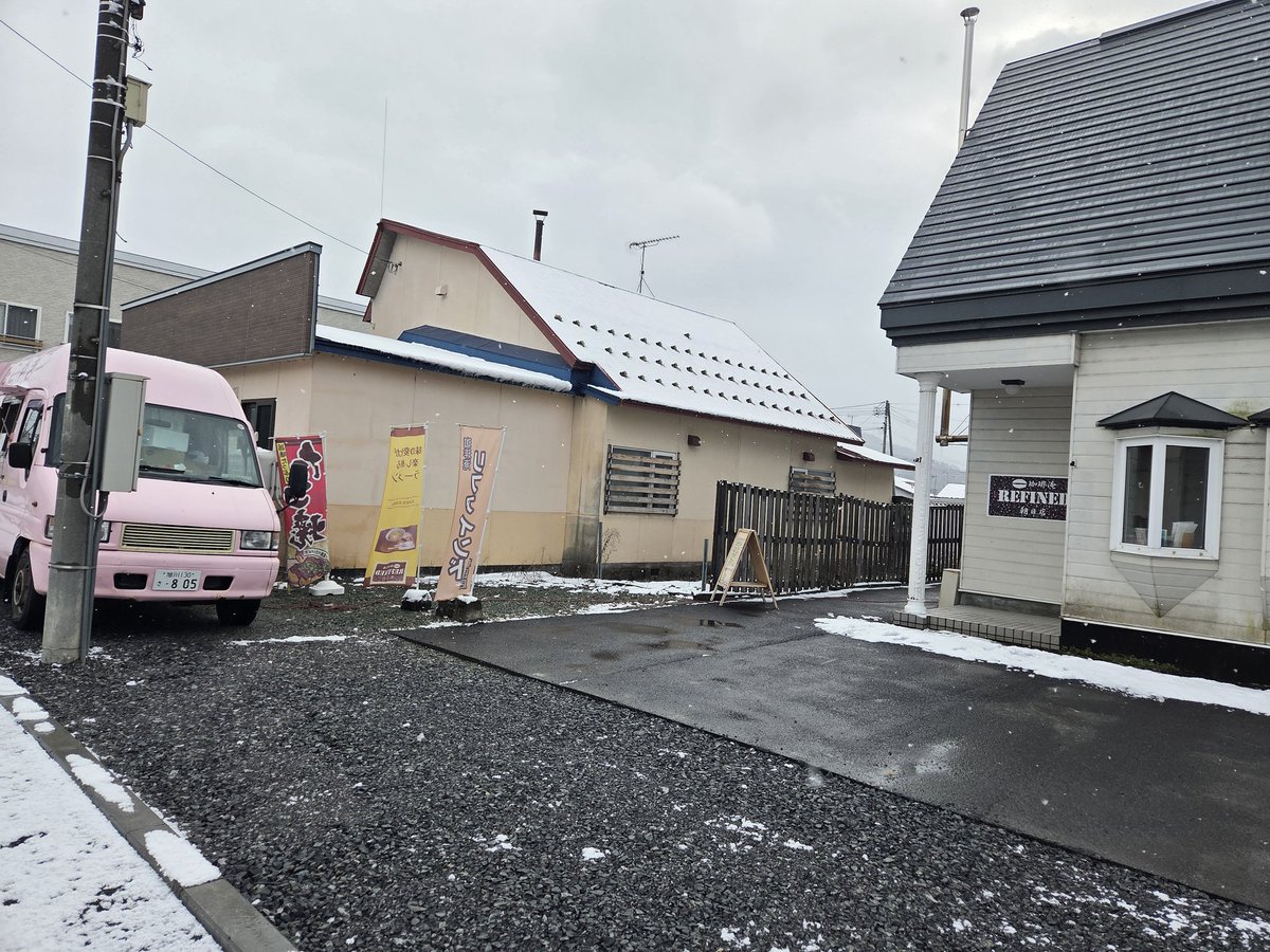 TakoOncode's tweet image. リファインド朝日店様まざるバザールスタートしましたー！
本日は前の道路が工事中のため、迂回して裏からお立ち寄りください！
工事の方々が皆さん、買いに来てくれてほんとありがたい😭