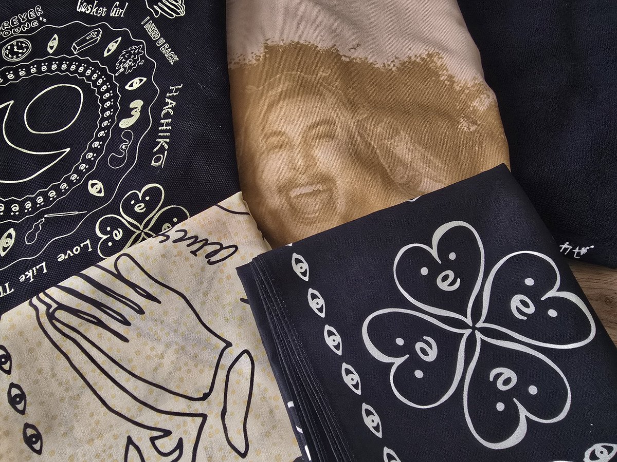 第1便が届いたーー🐈‍⬛ ͗ タオルもバンダナも肌触りよし！ トートは