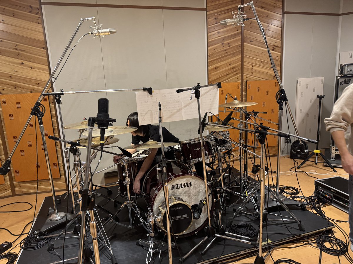 先日福井にある A-PROJECT MUSICさんで、自分のオリジナルギターインスト楽曲のドラムレコーディングでした！！

實成 峻さんに叩いていただきました！！
プレイも出音もカッコよくて曲のイメージにピッタリで、かなり曲が華やかになりました！！

ありがとうございました！