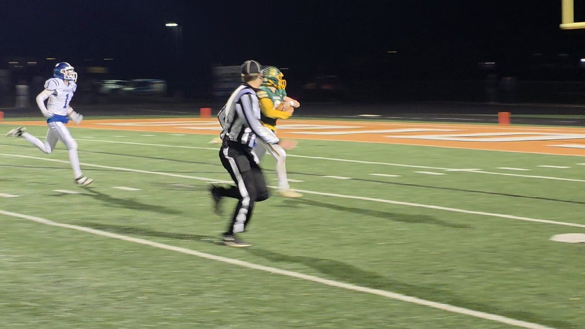 EdgarFootball17's tweet image. Edgar scores again. A 64 yard touchdown run puts the Wildcats back on top. With 11:04 left in the game and a trip to state on the line Edgar leads Mondovi 21 to 14. #WildcatPride