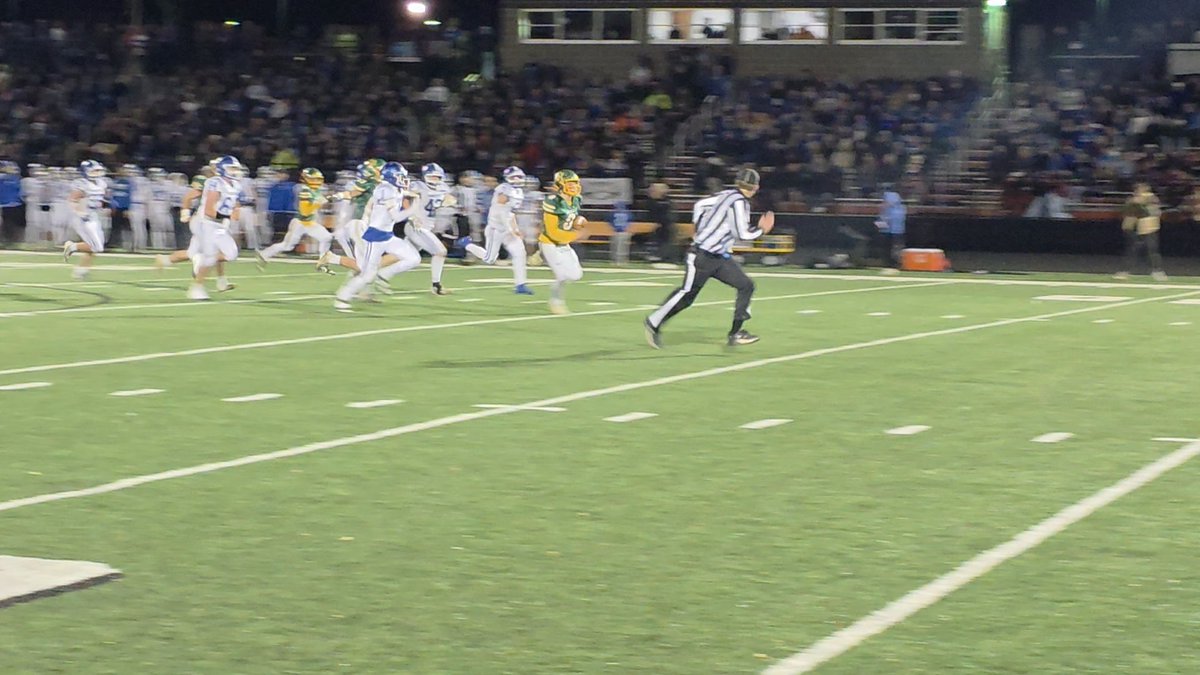 EdgarFootball17's tweet image. Edgar scores again. A 64 yard touchdown run puts the Wildcats back on top. With 11:04 left in the game and a trip to state on the line Edgar leads Mondovi 21 to 14. #WildcatPride